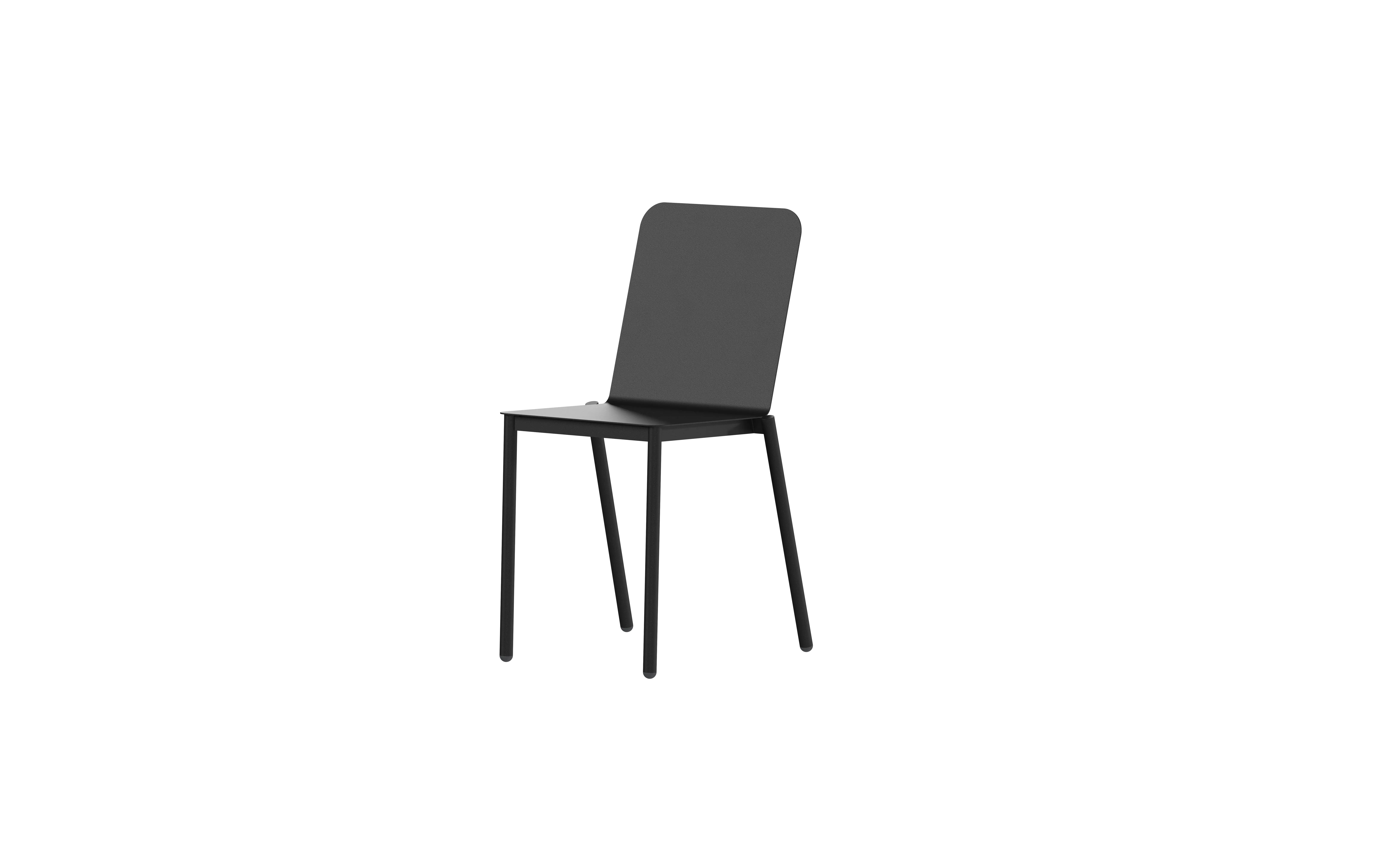 Stilvoller Edelstahlstuhl mit schwarzem Sitz und Rückenlehne.